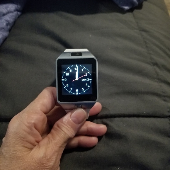 Smart Watch/ Wireless Earphone - Picture 4 of 8